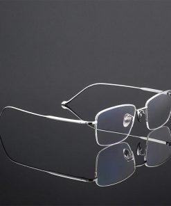 Alternative view of 俐落鈦材半框寬面眼鏡 T122
